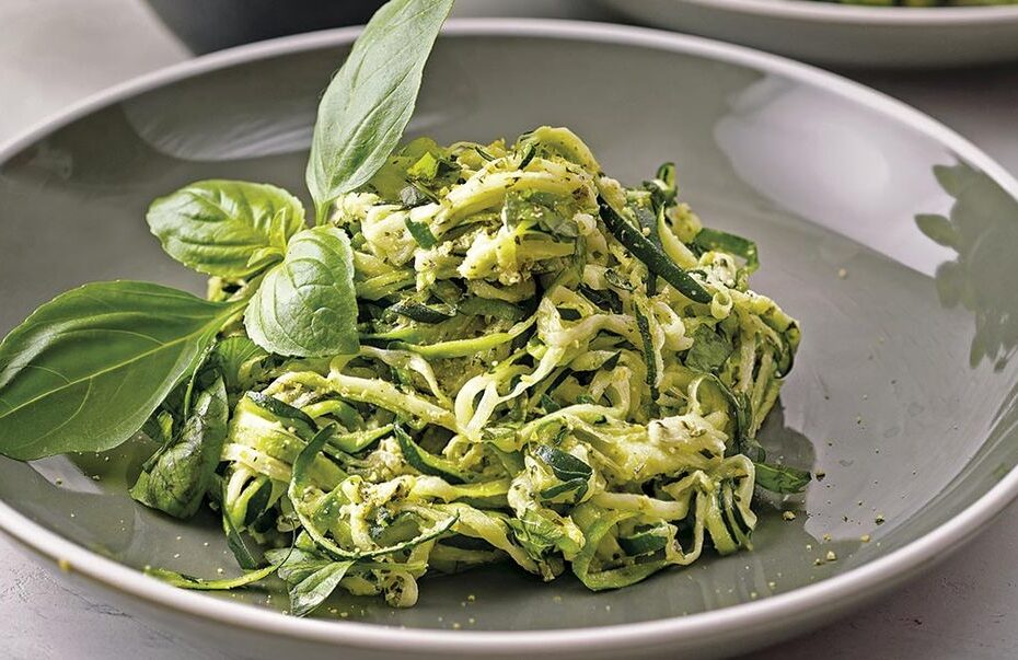 espaguetis de calabacin con pesto